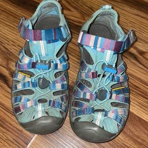 EUC Little Girl Keens size 12